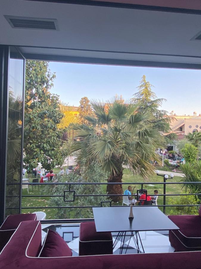Garden Boutique Hotel Эльбасан Экстерьер фото