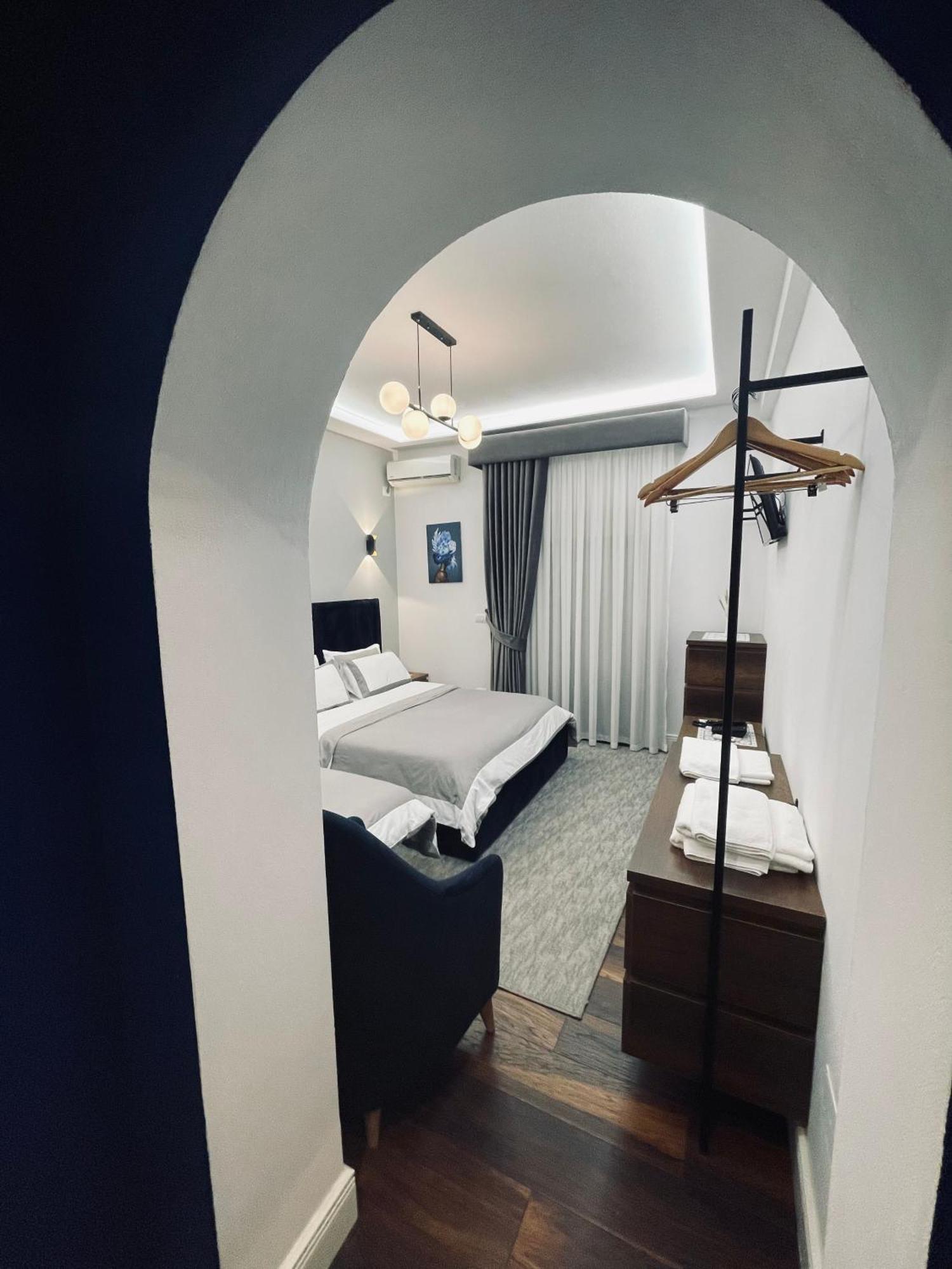 Garden Boutique Hotel Эльбасан Экстерьер фото