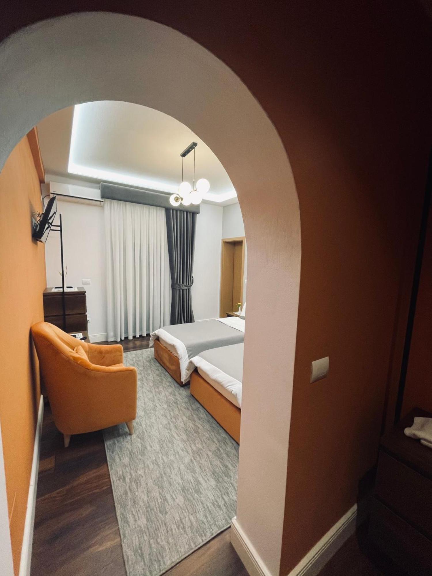 Garden Boutique Hotel Эльбасан Экстерьер фото
