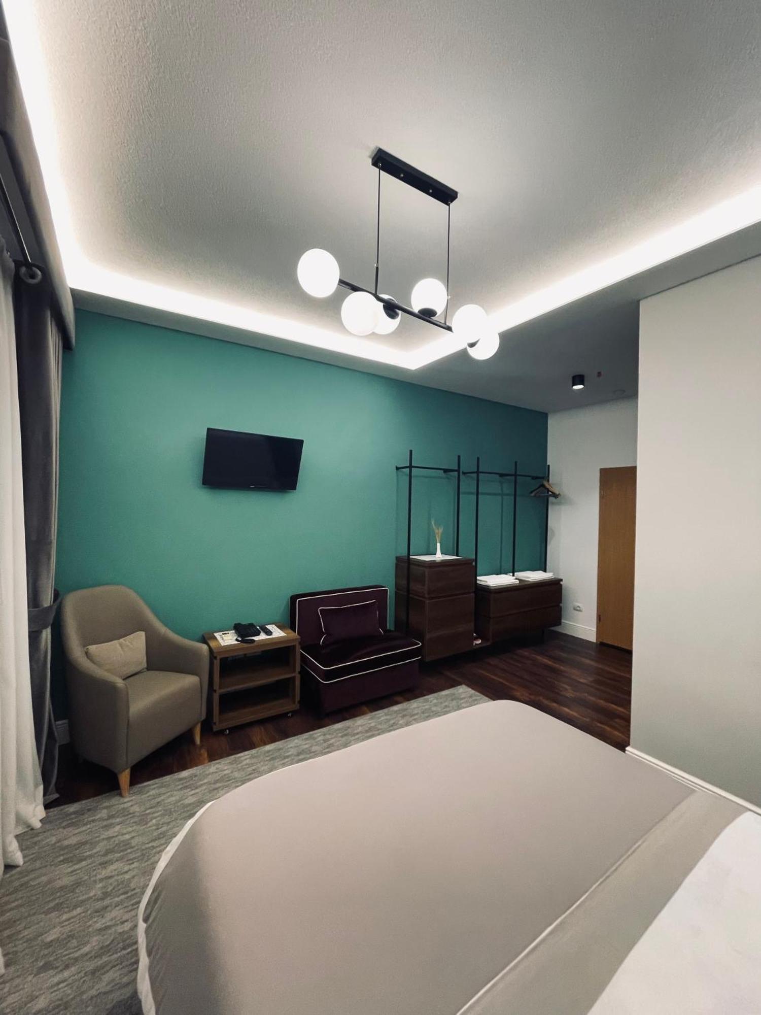 Garden Boutique Hotel Эльбасан Экстерьер фото