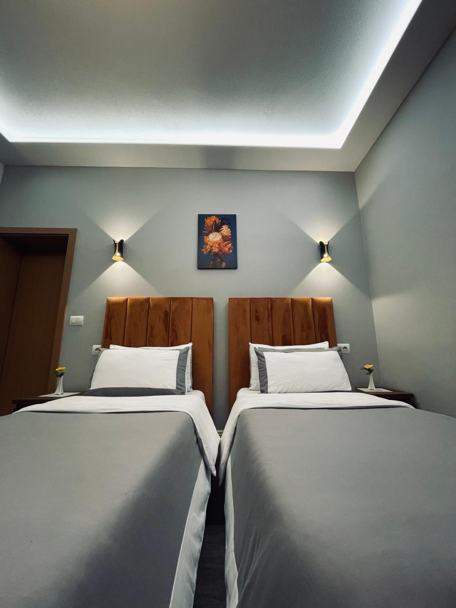 Garden Boutique Hotel Эльбасан Экстерьер фото