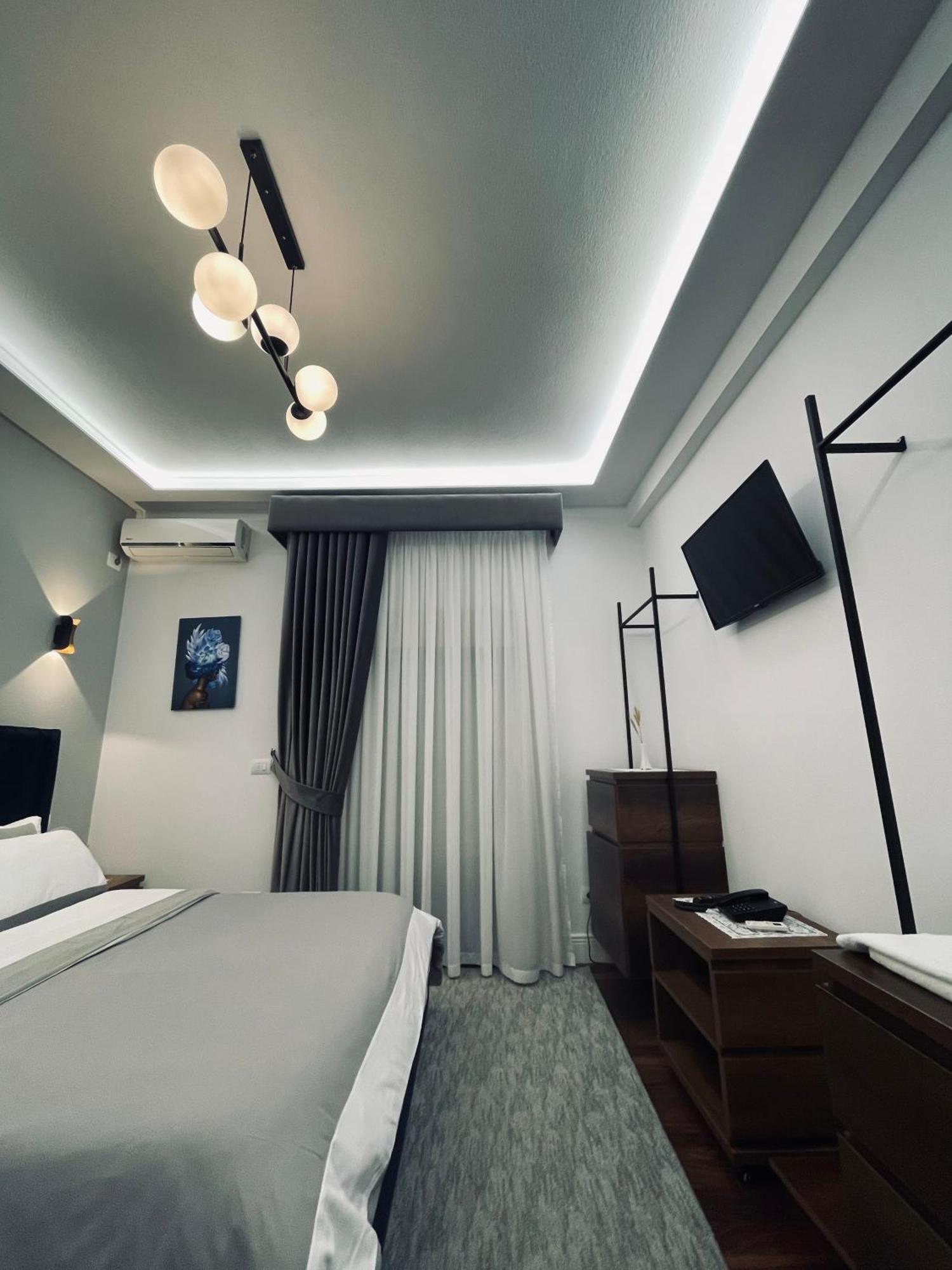 Garden Boutique Hotel Эльбасан Экстерьер фото