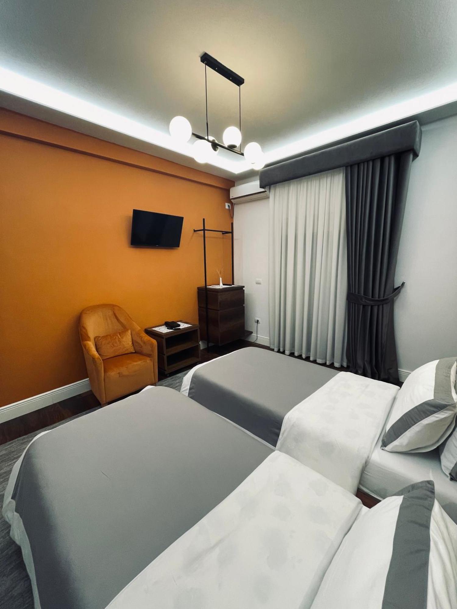 Garden Boutique Hotel Эльбасан Экстерьер фото